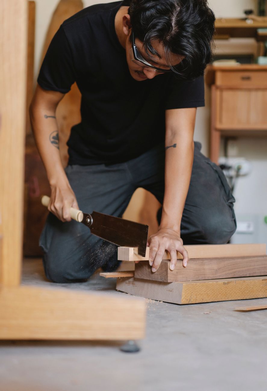 Tømrerarbejde på tagkonstruktion i træ